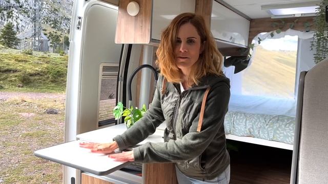 VAN TOUR Español ? Furgoneta Camper ARTESANAL y ESPACIOSA | Camperización completa смотреть онлайн