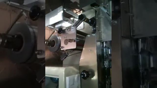 Упаковка мебельной фурнитуры на горизонтальной упаковочной машине смотреть онлайн