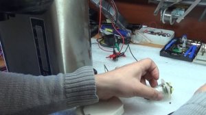 Термопот Scarlett SL-1509 нет подачи воды.