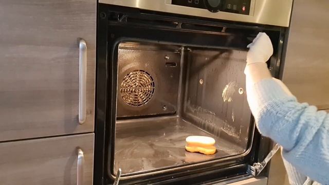 Как Отмыть духовку без химии. Духовка BOSCH. Предновогодние хлопоты. смотреть онлайн