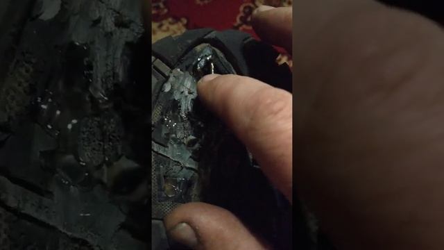 дырка в пятке клеем латку смотреть онлайн