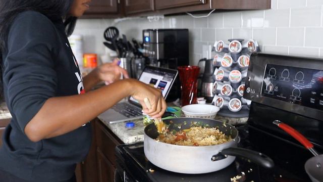 BLACK ALONG THE BORDER Ep. 2 // COOK ARROZ CON POLLO Y TRES LECHES WITH US! // LIFE IN LAREDO, TX смотреть онлайн