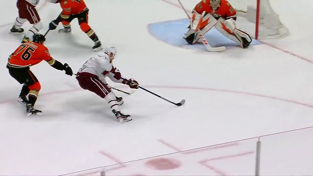 Valeri Nichushkin Powers Way To Net Before Tucking Puck Around John Gibson смотреть онлайн
