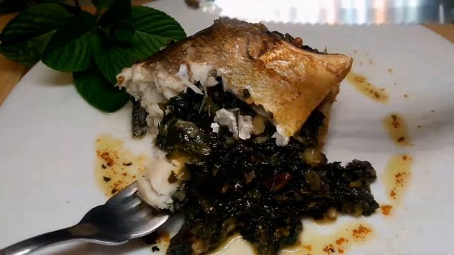 Морской окунь на подушке из шпината и кедровых орехов смотреть онлайн