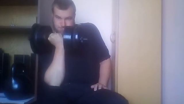 Подъём на бицепс сидя с рабочего угла 35кг пошло хорошо, 40 еле вытянул. смотреть онлайн