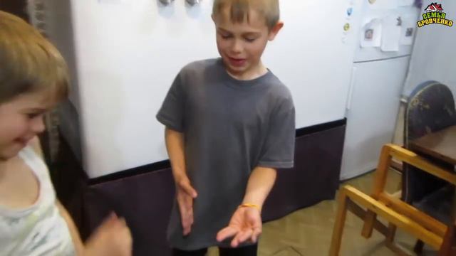 Фокус с резинкой №1. От Паши и Тёмы. (05.18г.) Семья Бровченко. смотреть онлайн