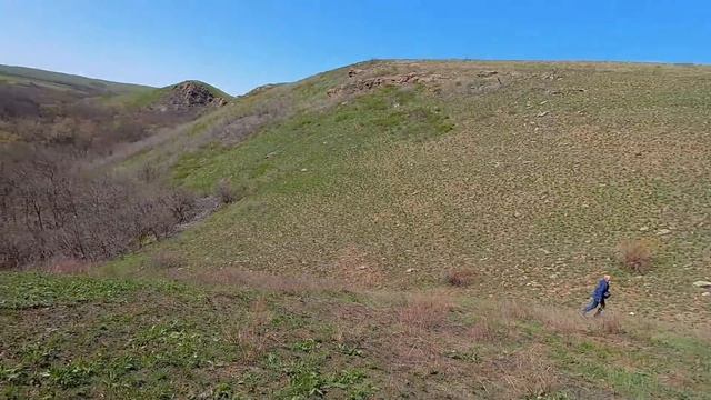 ?♂?♀ Переправы через ручьи, собираем грибы - Велопоход вдвоем к скалам - Серия 1 смотреть онлайн