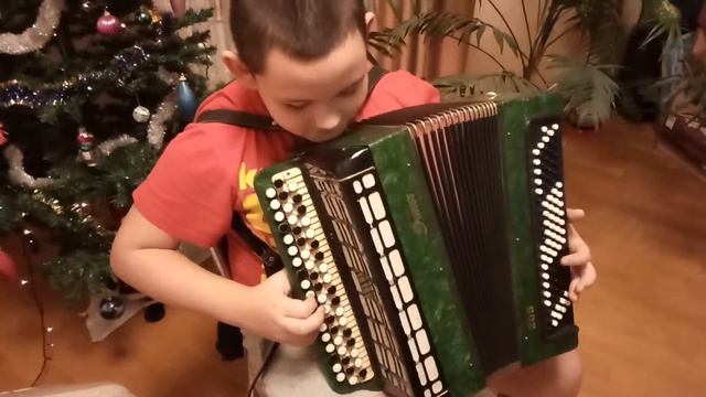 Катюша. На баяне одной рукой. смотреть онлайн
