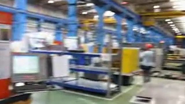 Промышленность современной России. Тверской вагоностроительный завод ТВЗ.в одном из цехов. смотреть онлайн