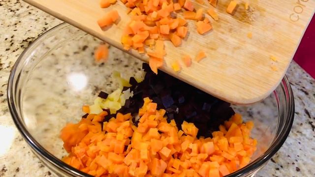 Salata Vinegret Rusească Cu Sfeclă Roșie și Multe Legume.???