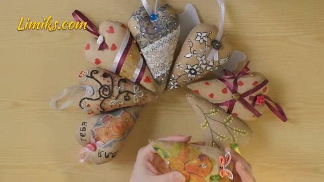 Интерьерные игрушки ручной работы в форме сердечек Вариант подарка к празднику Демонстрация изделий смотреть онлайн