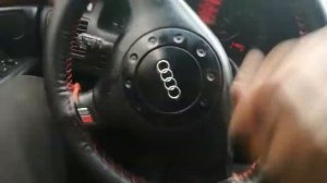 Ауди а8д2 крутит руль сам