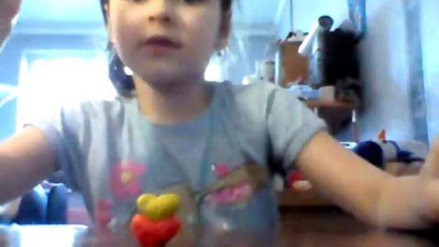 Лепим сердечки из пластилина смотреть онлайн
