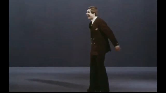 Эдуард Хиль (музыка А. Пахмутова, слова Н. Добронравов и С. Гребенников) — Трус не играет в хоккей смотреть онлайн