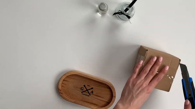 Видео распаковка набора GA CANDLES: диффузор 50 мл и свеча 200 мл на деревянном подносе смотреть онлайн