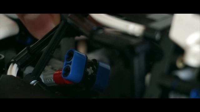 LEGO TECHNIC PORSCHE 919 HYBRID смотреть онлайн