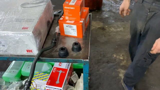 Аутлендер приехал поменять мало, а уехал с новыми тормозами и ходовой. смотреть онлайн