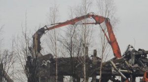 4 Экскаватора по демонтажу зданий