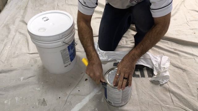Opening a 1 gallon and 5 gallon paint can tutorial- Warsaw, Syracuse, Columbia City, Goshen Indiana смотреть онлайн