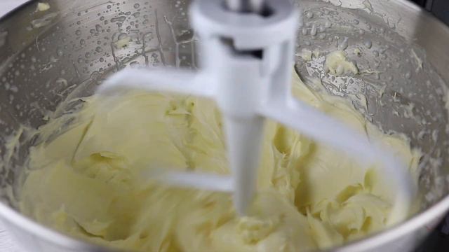 Super smooth NO GRIT buttercream RECIPE | How To смотреть онлайн