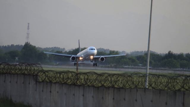 Almaty International  Airport. Наш аэропорт во время карантина. Посадка самолета Air Astana.