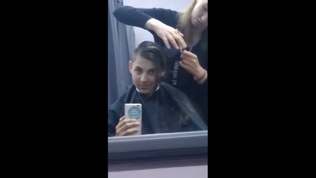 Я год отращивал волосы но решил подстричься, вот что из этого получилось. Детальнее в описании смотреть онлайн