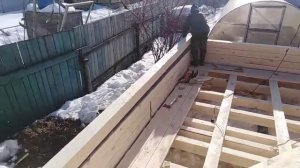 Сборка дома из бруса, межвенцовый утеплитель, дом из бруса, строй брус, строим дома