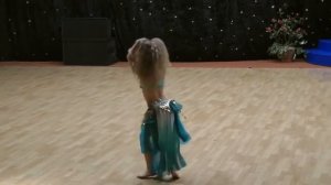 Девочка потрясающе танцует ВОСТОЧНЫЙ ТАНЕЦ  загляденье! BELLY DANCE