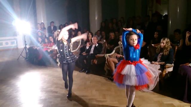 ROYAL CHRISTMAS VOGUE BALL 2015 St.Petersburg. Kids performance смотреть онлайн
