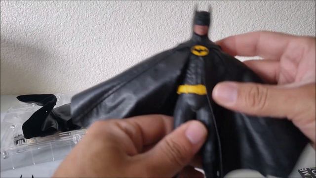 Mezco One:12 1989 Batman Action Figure Unboxing Review. смотреть онлайн