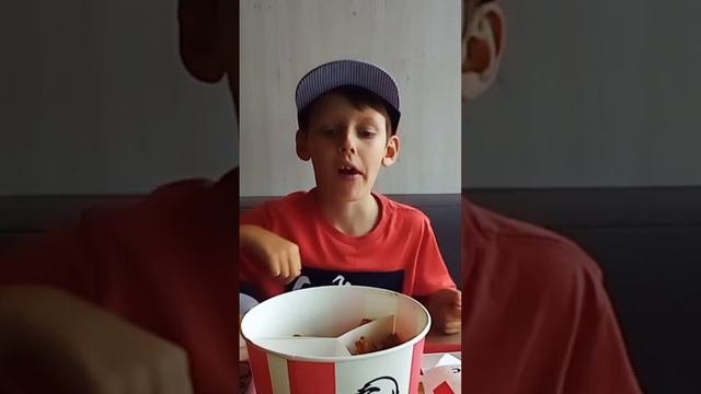 Куштую KFC | 2023р. #ukraine #vlog #їжа #kfc #їжаялюблютебе смотреть онлайн