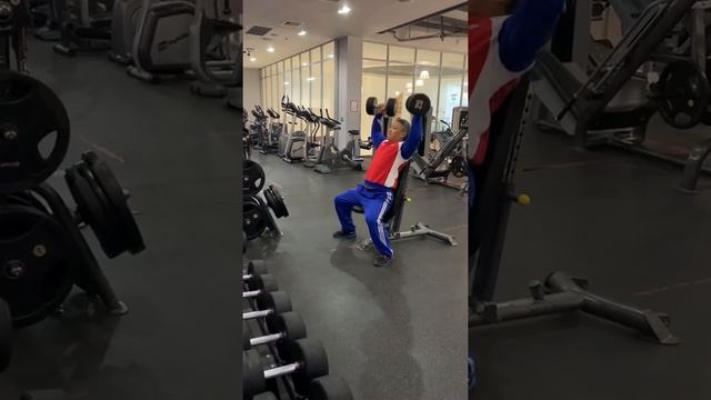 Жим гантелей сидя, 25 кг. смотреть онлайн