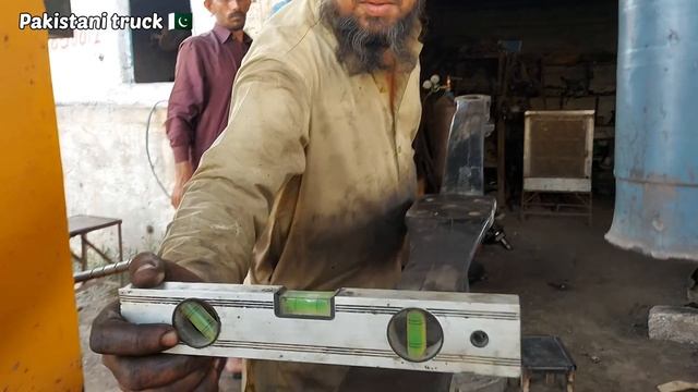 Front axle straightening and fitting full process by Pakistani truck Mechanic смотреть онлайн