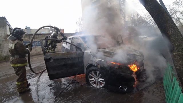 ПОЖАР / ГОРИТ АВТОМОБИЛЬ смотреть онлайн