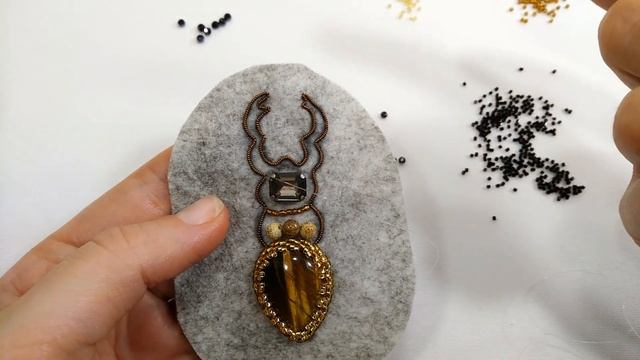 БРОШЬ СВОИМИ РУКАМИ/ЖУК ОЛЕНЬ/Beebeecraft / КАК СДЕЛАТЬ БРОШЬ ИЗ БИСЕРА МАСТЕР КЛАСС/ brooch Bead смотреть онлайн