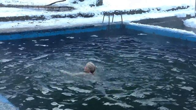 Купание зимой в Боржоми! смотреть онлайн