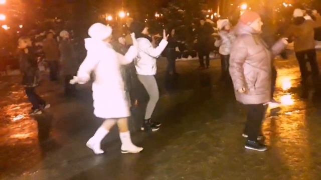 Мне вчера приснилось- ты в меня влюбилась!!!??Танцы в парке Горького!!!??Харьков 2022 смотреть онлайн