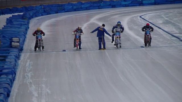 ЛЧМ-2013. Мотогонки на льду. Финал 2-2. Тольятти. HDV. 1 заезд. смотреть онлайн