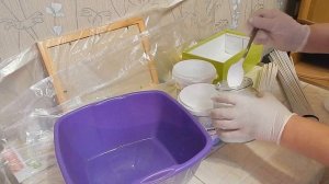 Как покрасить газетные трубочки в белый цвет?