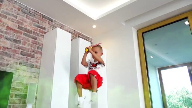 Bad Kids Magic Fidget Spinner Flight on Toilet! Family Fun Toys for Kids смотреть онлайн