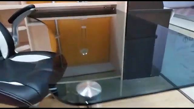 Столешницу стола из калёного стекла. Проверяем её прочность ))) смотреть онлайн