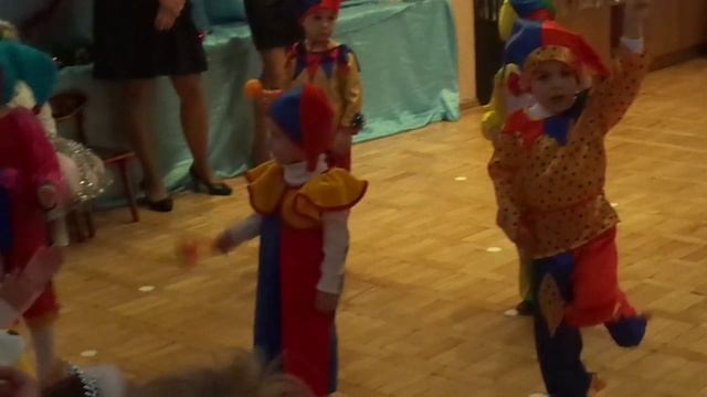 Танец Петрушки в детском саду смотреть онлайн