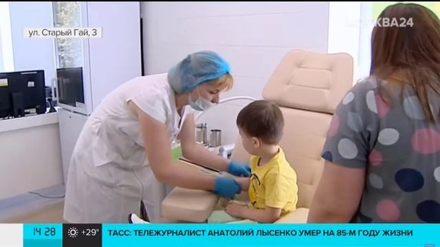 По всей Москве депутаты-единороссы и активисты поздравляют медиков с профессиональным  праздником