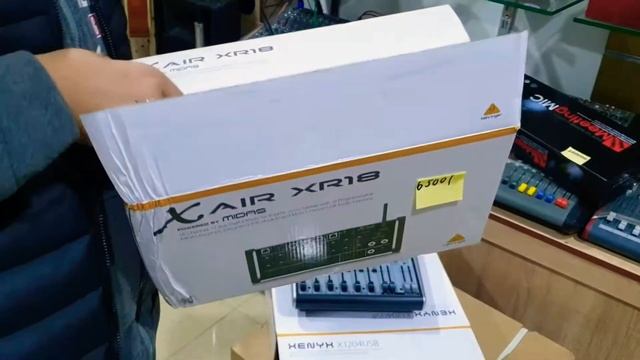 BEHRINGER XENYX1204USB VS BEHRINGER XAIR XR18 смотреть онлайн