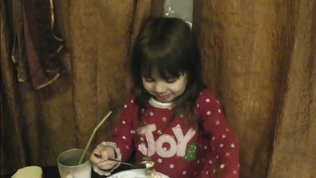 ВЛОГ: Соня учится готовить. Купили парики! смотреть онлайн