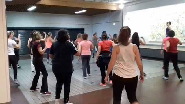 Zumba à Abrest смотреть онлайн