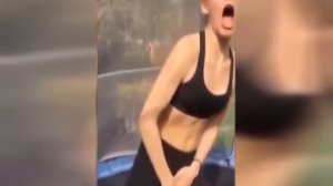 Мега ржака. Обоссалась на батуте.