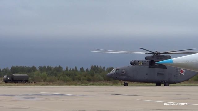 МИ-26 RF-95573-ВВС России. Взлет по самолетному Кубинка Армия-2016 11.09.2016 смотреть онлайн