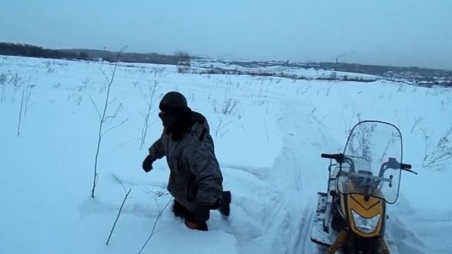 Снегоход Dingo Т-150 Опкатка лыж по глубокому снегу смотреть онлайн