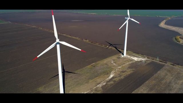 Ветряные генераторы снятые с дрона в Молдове / Generatoare eoliane in Moldova filmate cu drona смотреть онлайн
